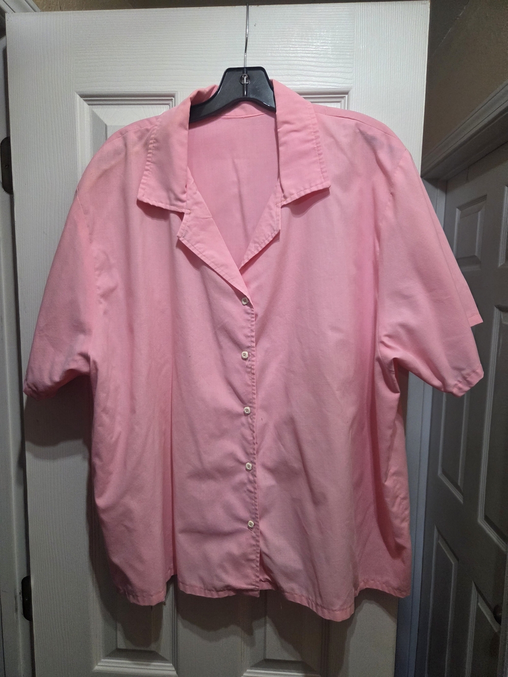Classic Women's Short-Sleeve Button-Up Shirt - Pink